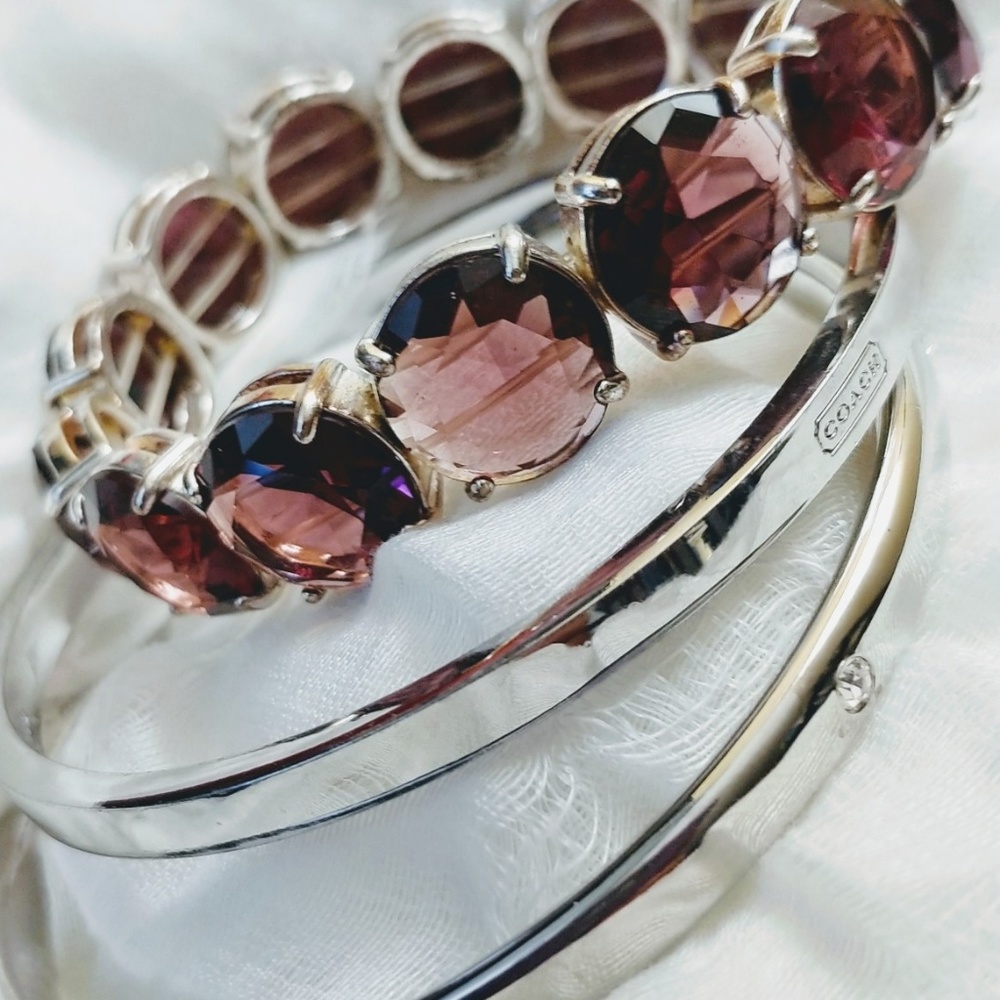 Silver tone, crystal ecrusted bangle - Picture 3 of 3